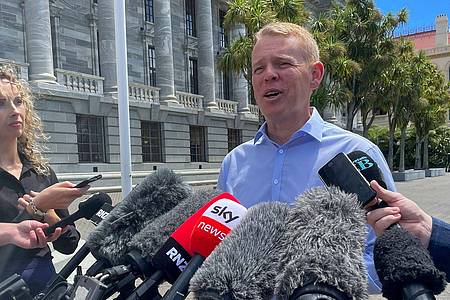 Der neuseeländische Polizeiminister Chris Hipkins soll Nachfolger der scheidenden Ministerpräsidentin Ardern werden. Der 44-Jährige sei der einzige Kandidat für die Führung der regierenden Labour-Partei.