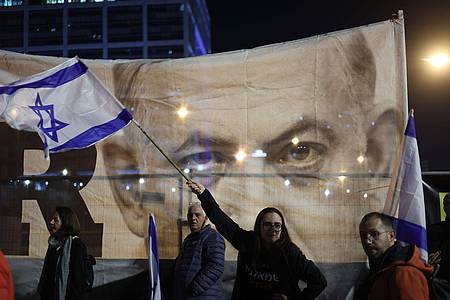 Der Protest richtet sich vor allem gegen die Absicht der israelischen Regierung, das Justizsystem im Land gezielt zu schwächen.
