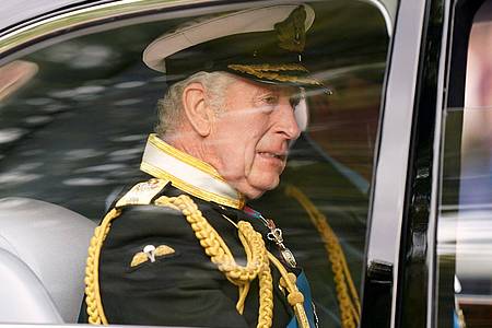 König Charles III. kommt zum Staatsakt vor der Beisetzung von Königin Elizabeth II. in der Westminster Abbey.