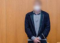 Der Angeklagte im Verhandlungssaal des Landgerichts Landshut. Foto: Armin Weigel/dpa