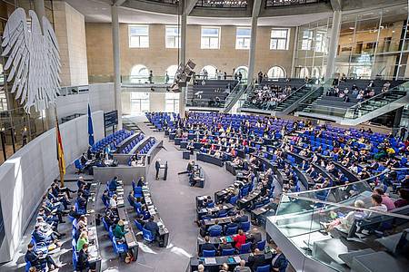 Wieso wird der Bundestag eigentlich immer größer?