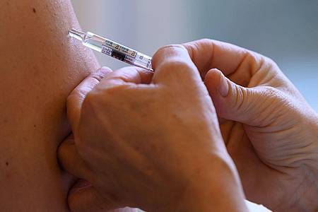 Mit dem Oktober beginnt auf der Nordhalbkugel die Grippesaison. Vulnerable Gruppen sollten sich ab Oktober impfen lassen.