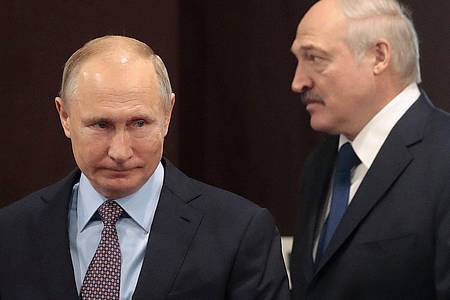 Kremlchef Wladimir Putin (r) und der belarussische Machthaber Alexander Lukashenko.