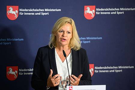 Bundesinnenministerin Nancy Faeser (SPD) bei einer Pressekonferenz in Hannover.