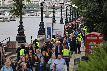 Die Beerdigung von Königin Elizabeth II. zieht massenweise Menschen in die britische Hauptstadt.