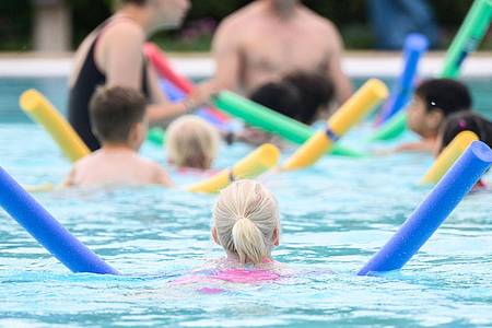 Die DLRG warnt davor, dass der Anteil der Nichtschwimmer unter Grundschülern steige.