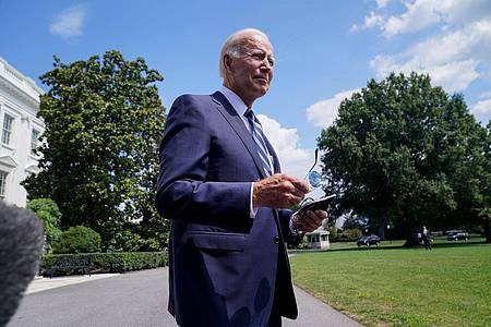US-Präsident Joe Biden auf dem Südrasen des Weißen Hauses.