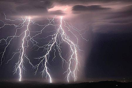 Auf Mallorca sind zwei Männer durch Blitzeinschlag ums Leben gekommen. (Archivbild)