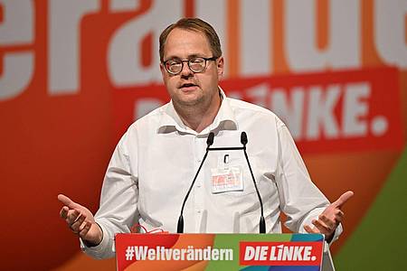 Der Ostbeauftragte der Linken, Sören Pellmann, beim Bundesparteitag in Erfurt. Er sagt: «Energiepreise und Inflation sind eine Gefahr für die Demokratie in unserem Land.»