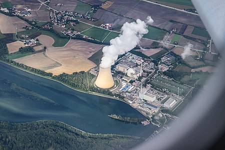 Das Atomkraftwerk Isar 2 in Bayern ist derzeit noch in Betrieb.